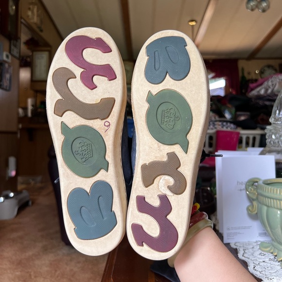 Women’s BORN genuine leather navy blue color sneakers. - Picture 8 of 17